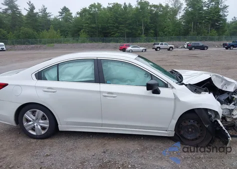 2015 Subaru Legacy 2.5I z USA, uszkodzony, nr VIN 4S3BNBA69F3055109